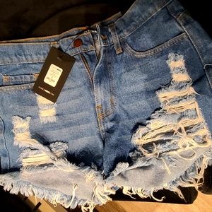 Stressed jean shorts